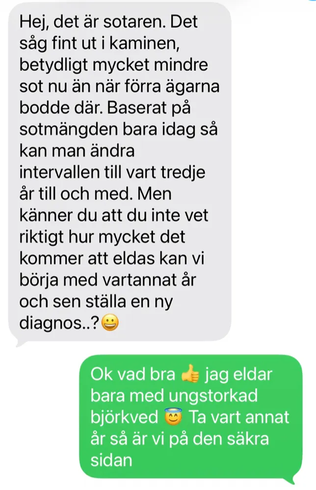 Zrzut ekranu rozmowy SMS po szwedzku między klientem a jego kominiarzem o znacznie mniejszej ilości sadzy w kominku.
